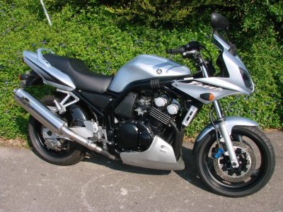 YAMAHA FZS600